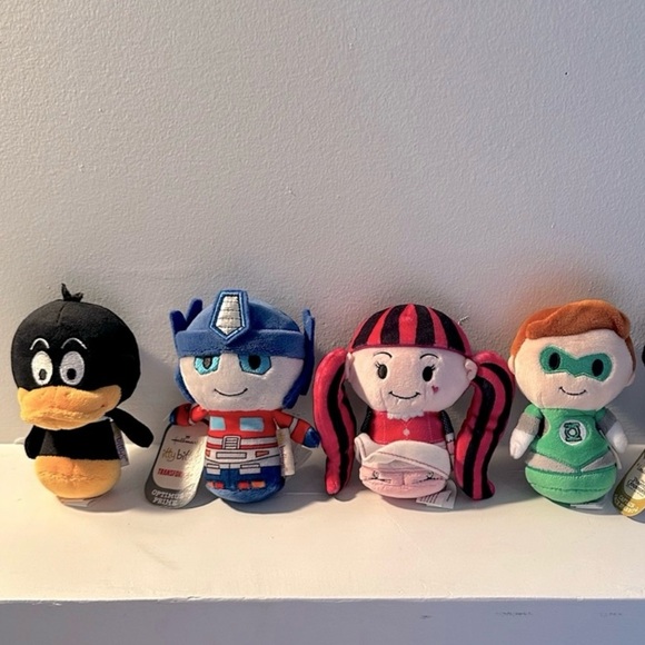 A mixed bag of Hallmark itty bitty misfits, prime for the picking 🩷💙 - Picture 1 of 6